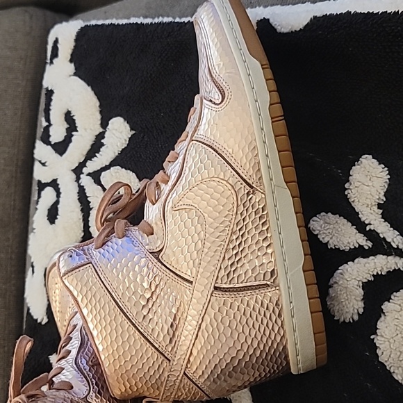 🔥Limited Edition Nike Dunk Rose Gold Sneakers Sz10 (40.5)🔥 - Picture 1 of 11